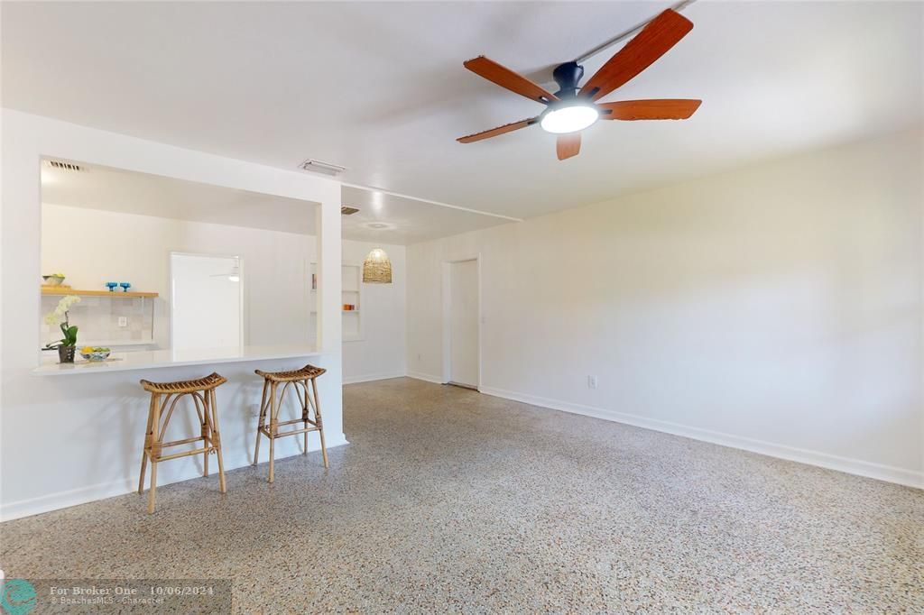 For Sale: $299,000 (3 beds, 1 baths, 1076 Square Feet)