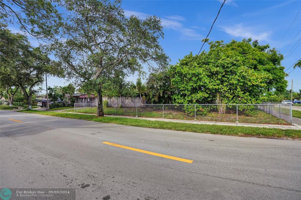 For Sale: $849,000 (3 beds, 2 baths, 2500 Square Feet)