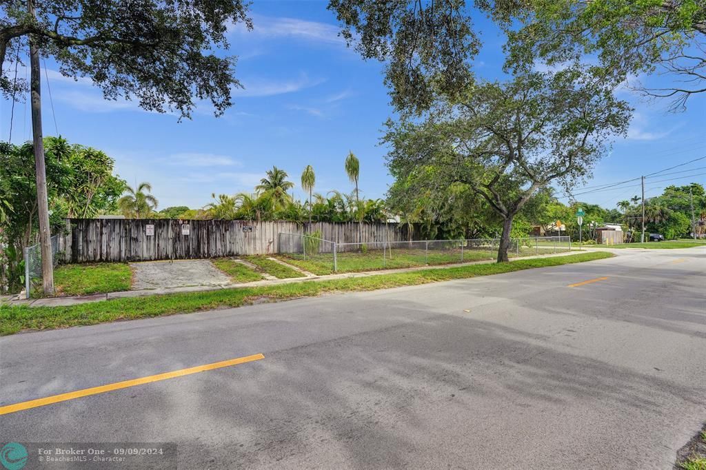 For Sale: $849,000 (3 beds, 2 baths, 2500 Square Feet)