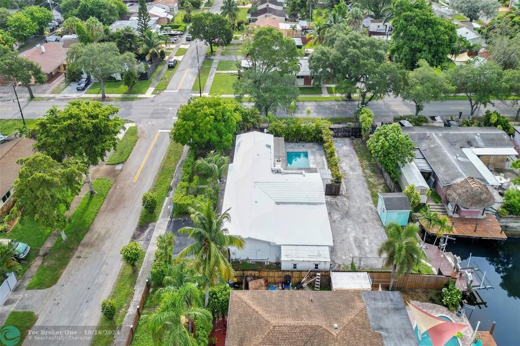 For Sale: $849,000 (3 beds, 2 baths, 2500 Square Feet)