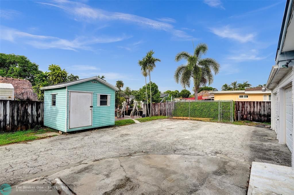 For Sale: $849,000 (3 beds, 2 baths, 2500 Square Feet)