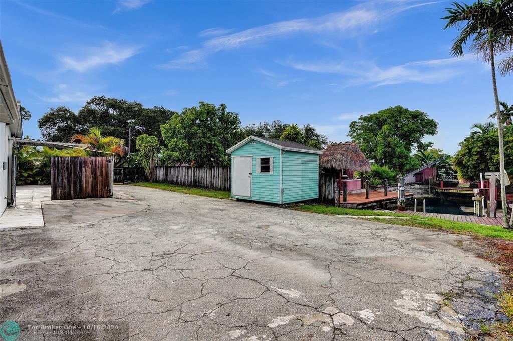 For Sale: $849,000 (3 beds, 2 baths, 2500 Square Feet)