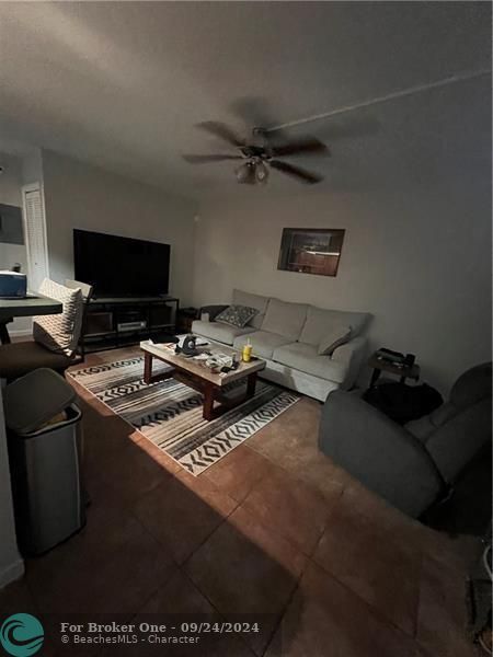 For Rent: $1,800 (1 beds, 1 baths, 588 Square Feet)