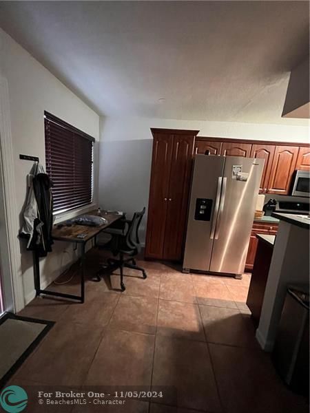 For Rent: $1,800 (1 beds, 1 baths, 588 Square Feet)