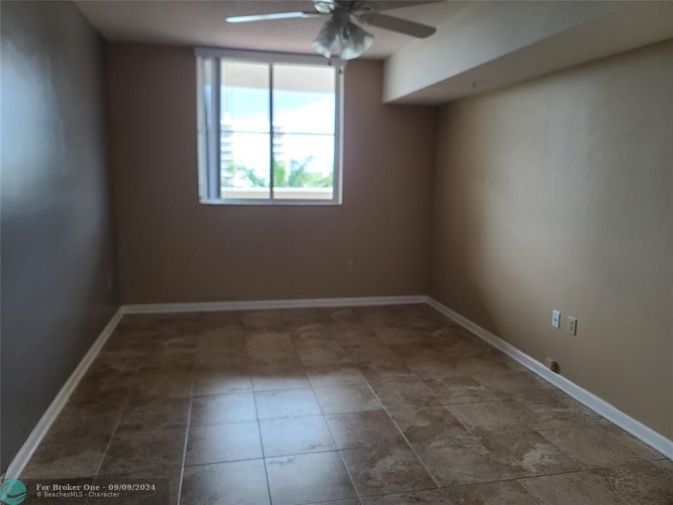 For Rent: $3,200 (2 beds, 2 baths, 1200 Square Feet)