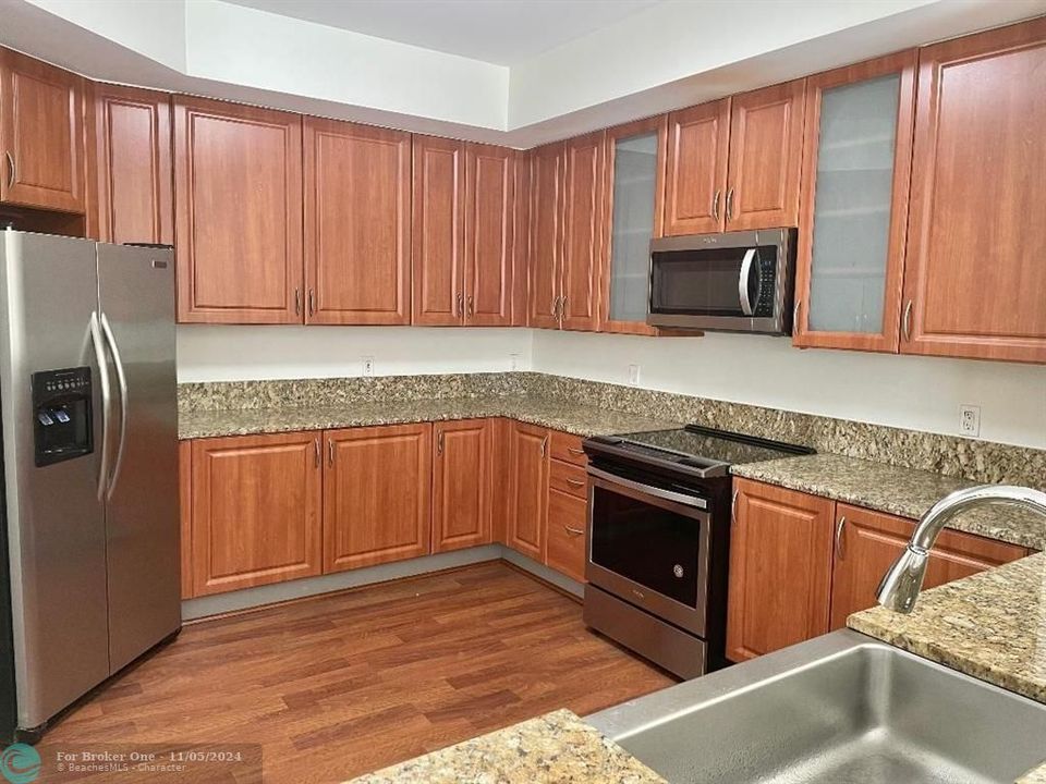 Active With Contract: $3,300 (2 beds, 2 baths, 1582 Square Feet)