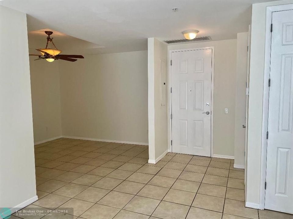 Active With Contract: $3,300 (2 beds, 2 baths, 1582 Square Feet)