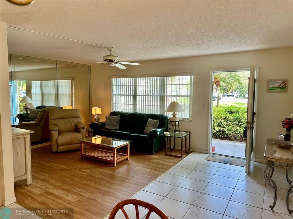 Active With Contract: $110,000 (1 beds, 1 baths, 808 Square Feet)