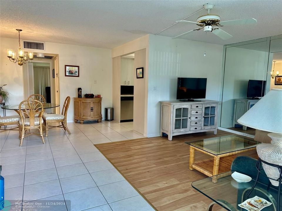 Active With Contract: $110,000 (1 beds, 1 baths, 808 Square Feet)