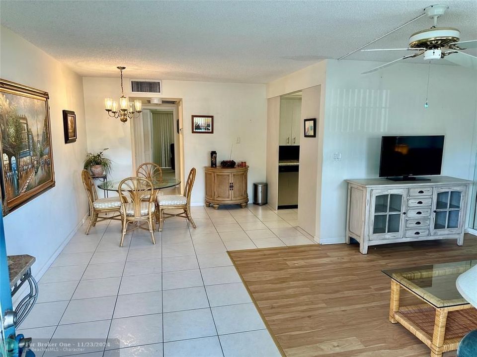 Active With Contract: $110,000 (1 beds, 1 baths, 808 Square Feet)