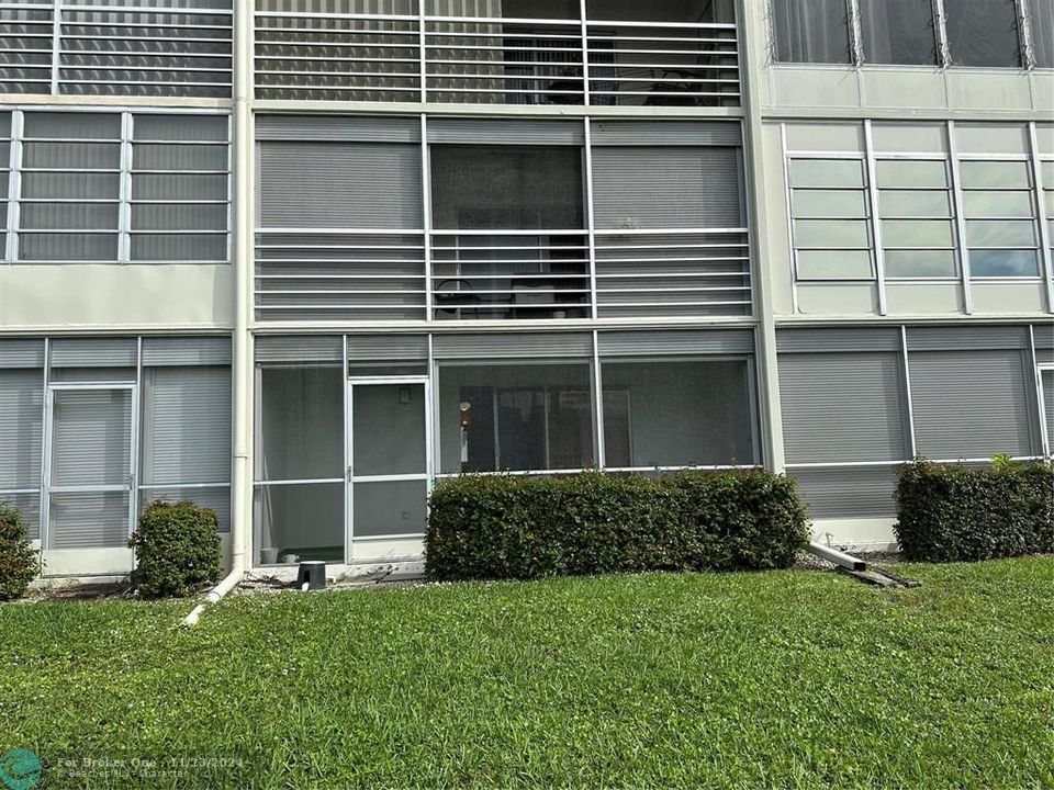 Active With Contract: $110,000 (1 beds, 1 baths, 808 Square Feet)