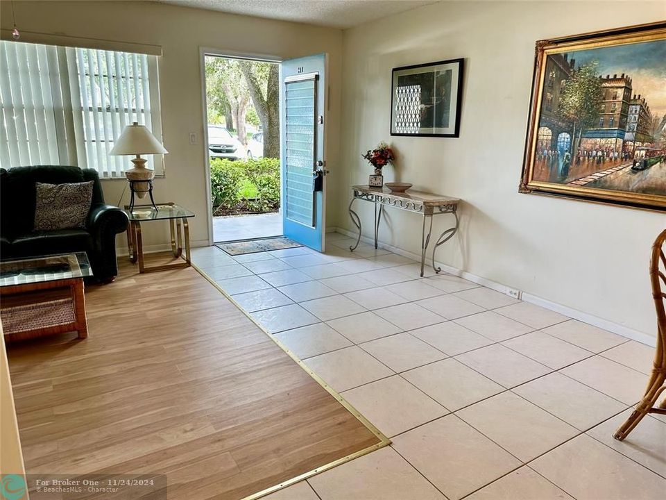 Active With Contract: $110,000 (1 beds, 1 baths, 808 Square Feet)