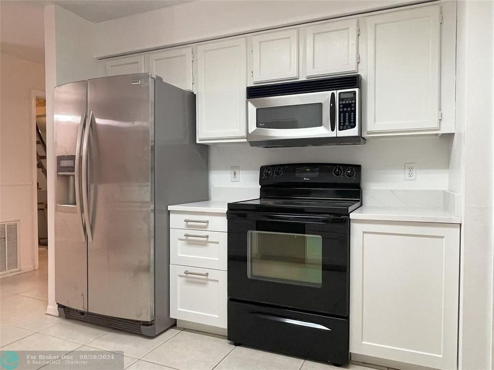 Active With Contract: $2,550 (3 beds, 2 baths, 1873 Square Feet)