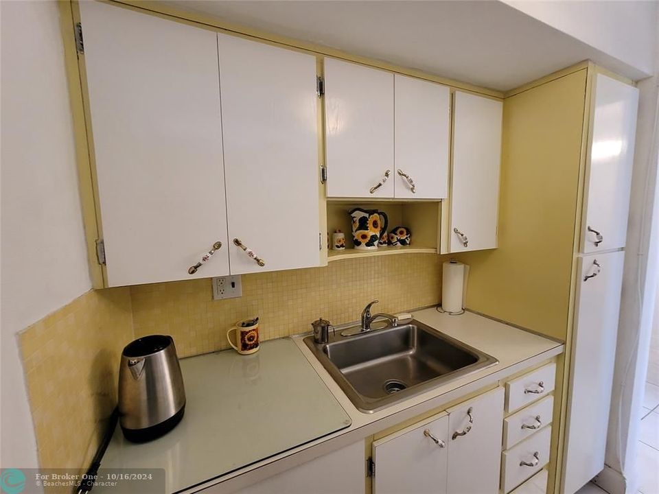 For Sale: $82,900 (1 beds, 1 baths, 620 Square Feet)