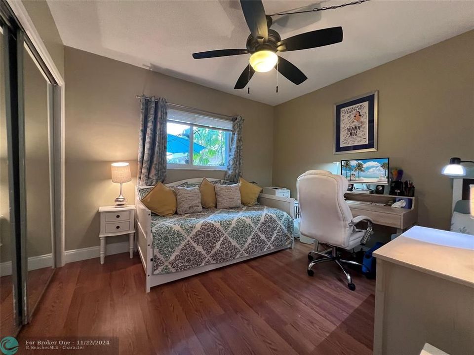 Active With Contract: $198,500 (2 beds, 1 baths, 900 Square Feet)