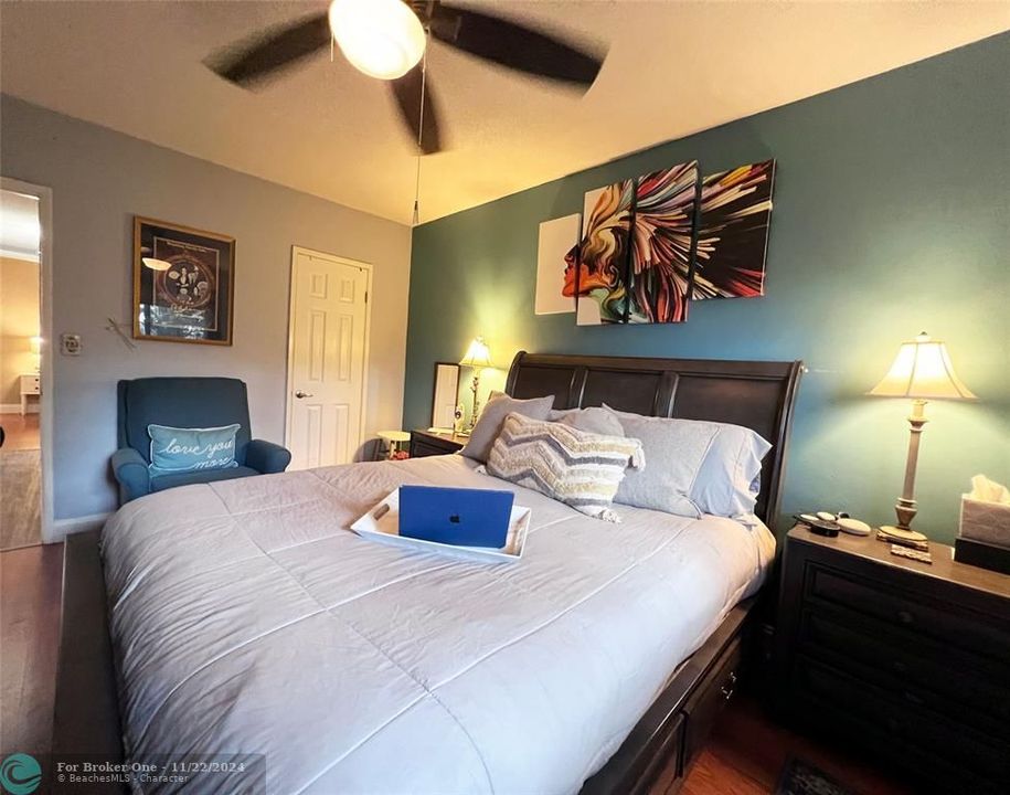 Active With Contract: $198,500 (2 beds, 1 baths, 900 Square Feet)