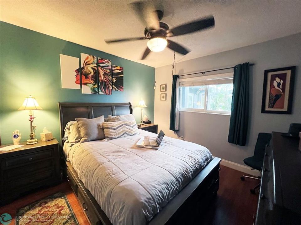 Active With Contract: $198,500 (2 beds, 1 baths, 900 Square Feet)