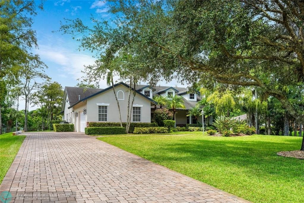 Recently Sold: $1,550,000 (5 beds, 3 baths, 3589 Square Feet)