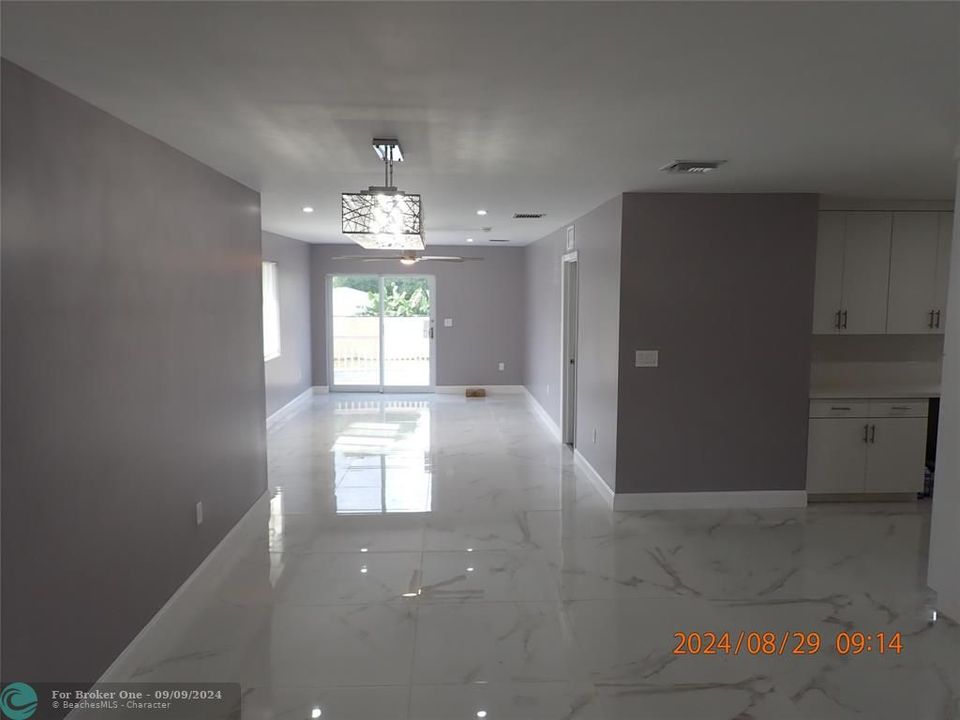 Activo con contrato: $619,900 (3 camas, 2 baños, 1609 Pies cuadrados)