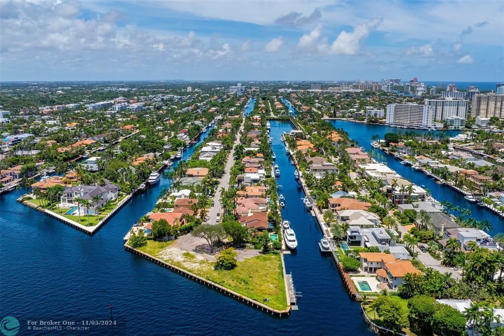 Active With Contract: $4,499,000 (3 beds, 2 baths, 4282 Square Feet)