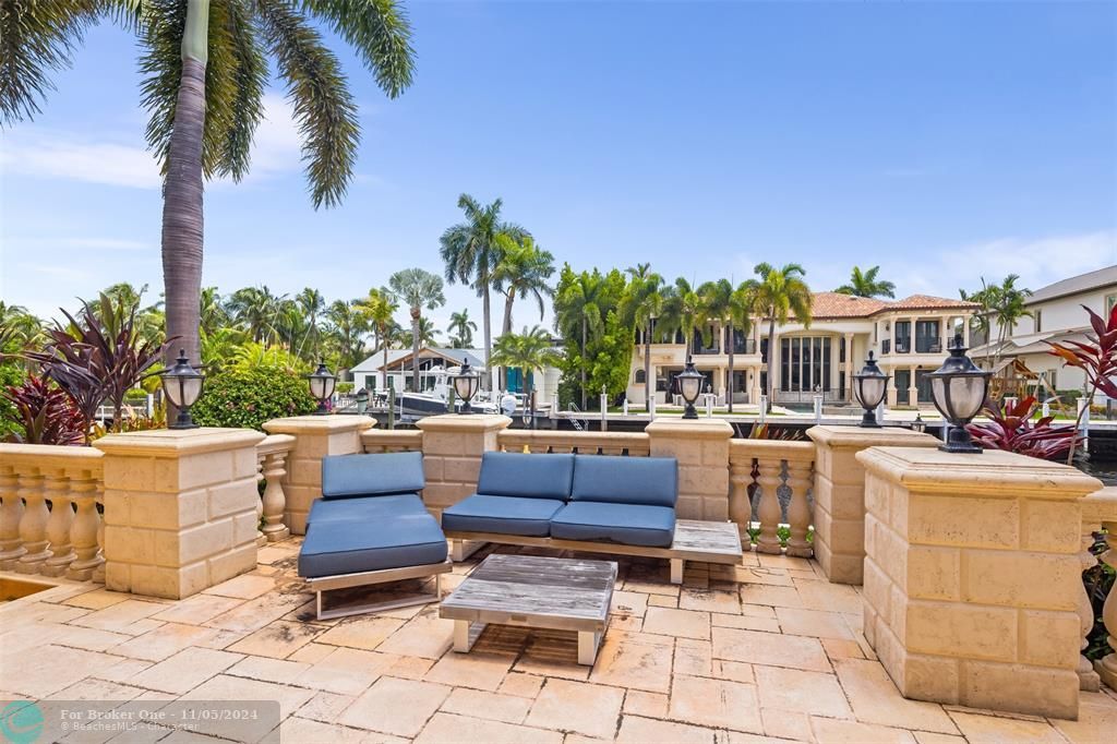 Active With Contract: $4,499,000 (3 beds, 2 baths, 4282 Square Feet)