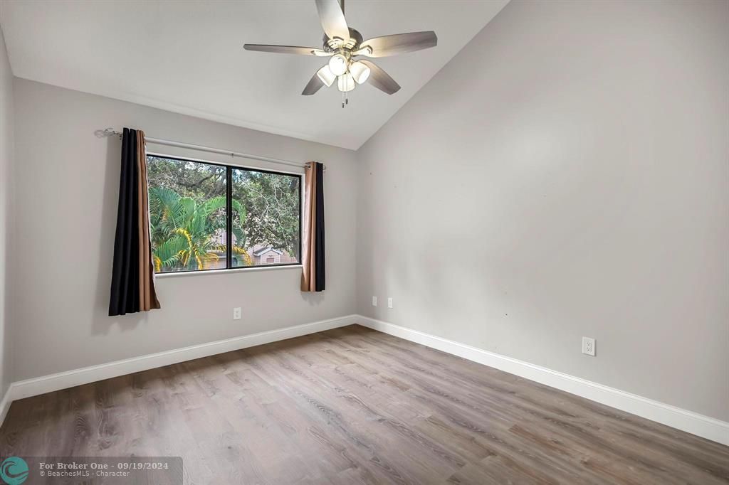 Active With Contract: $319,900 (2 beds, 2 baths, 1186 Square Feet)