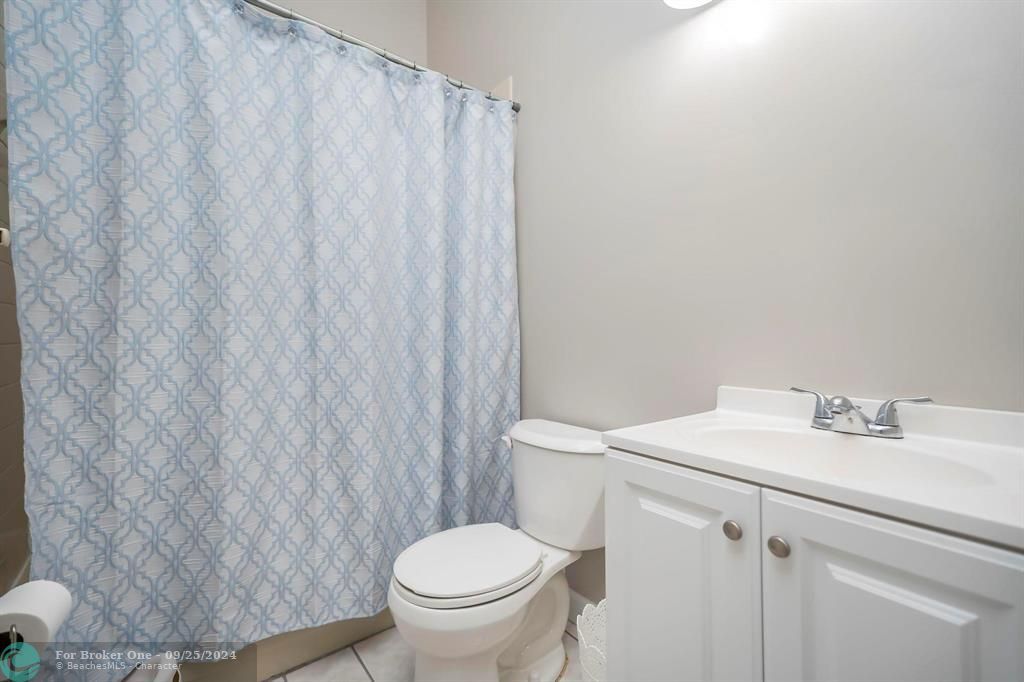 Active With Contract: $319,900 (2 beds, 2 baths, 1186 Square Feet)