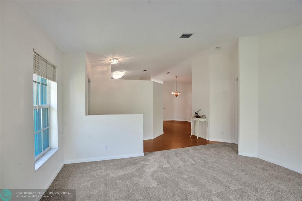 Active With Contract: $475,000 (3 beds, 2 baths, 1368 Square Feet)