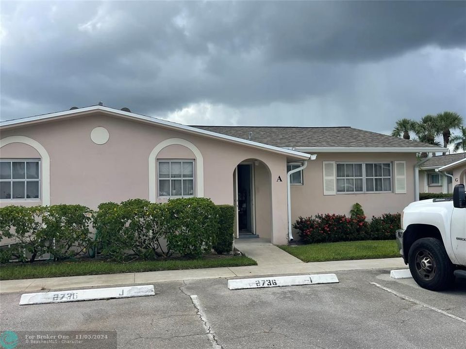 Active With Contract: $112,500 (2 beds, 2 baths, 895 Square Feet)