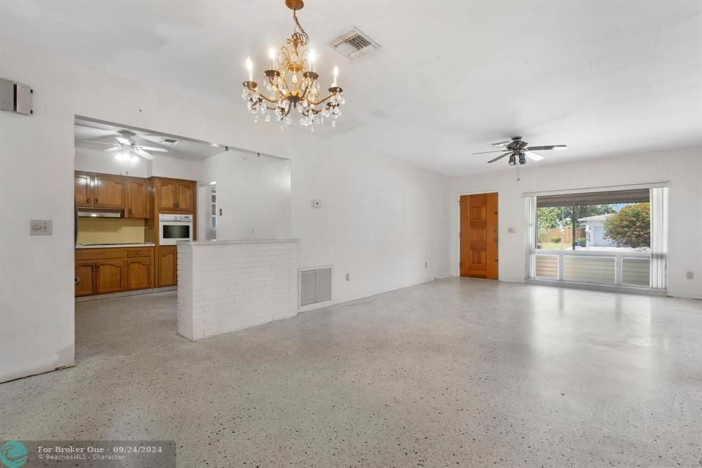 Recently Sold: $430,000 (2 beds, 2 baths, 1368 Square Feet)