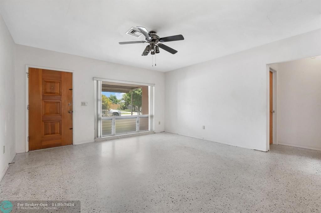 Recently Sold: $430,000 (2 beds, 2 baths, 1368 Square Feet)