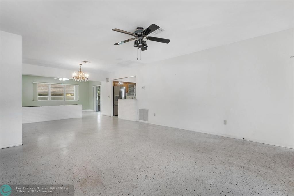 Recently Sold: $430,000 (2 beds, 2 baths, 1368 Square Feet)