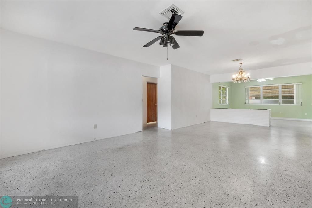 Recently Sold: $430,000 (2 beds, 2 baths, 1368 Square Feet)