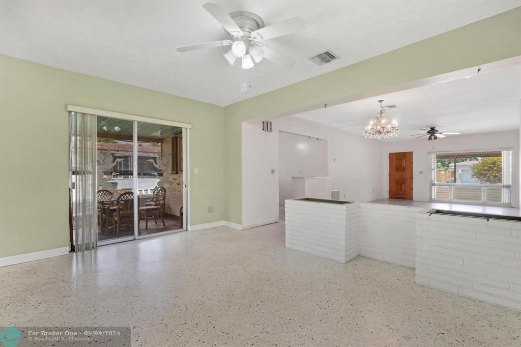 Recently Sold: $430,000 (2 beds, 2 baths, 1368 Square Feet)