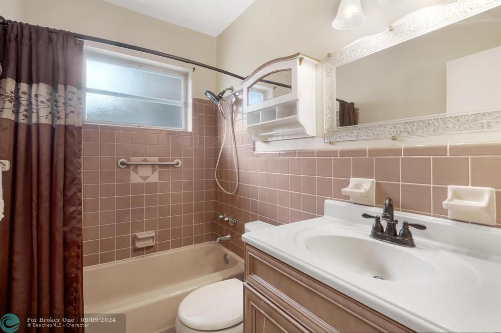 Recently Sold: $430,000 (2 beds, 2 baths, 1368 Square Feet)