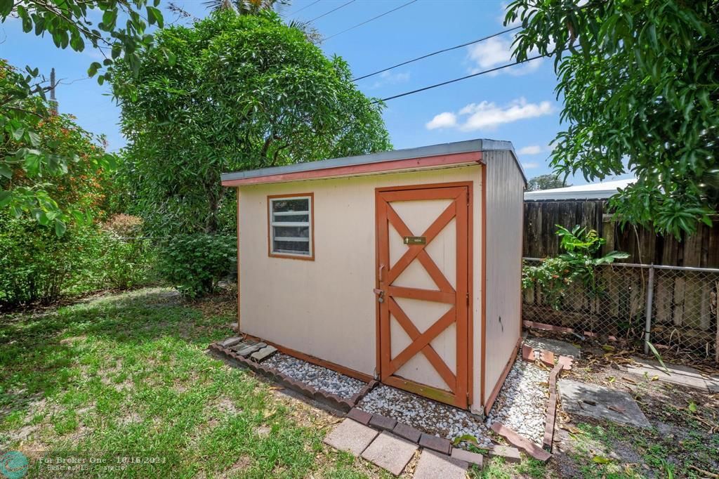 Recently Sold: $430,000 (2 beds, 2 baths, 1368 Square Feet)