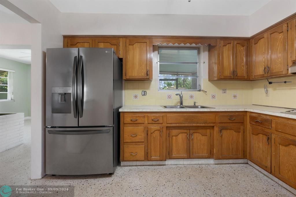 Recently Sold: $430,000 (2 beds, 2 baths, 1368 Square Feet)