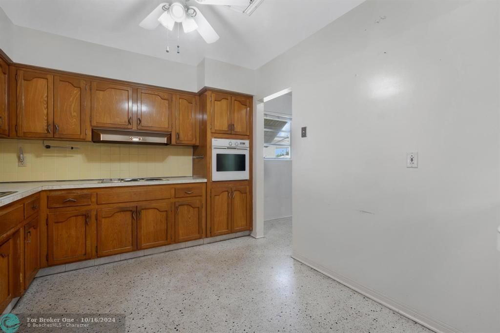 Vendido Recientemente: $430,000 (2 camas, 2 baños, 1368 Pies cuadrados)