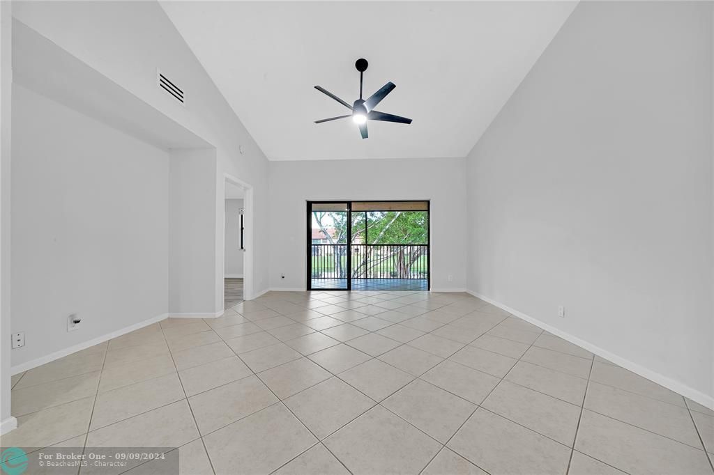 For Sale: $349,900 (2 beds, 2 baths, 1150 Square Feet)