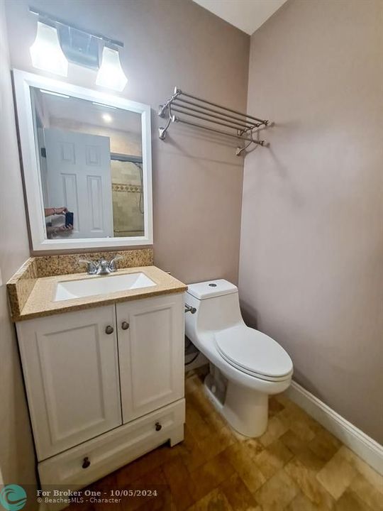 For Rent: $1,950 (2 beds, 2 baths, 840 Square Feet)