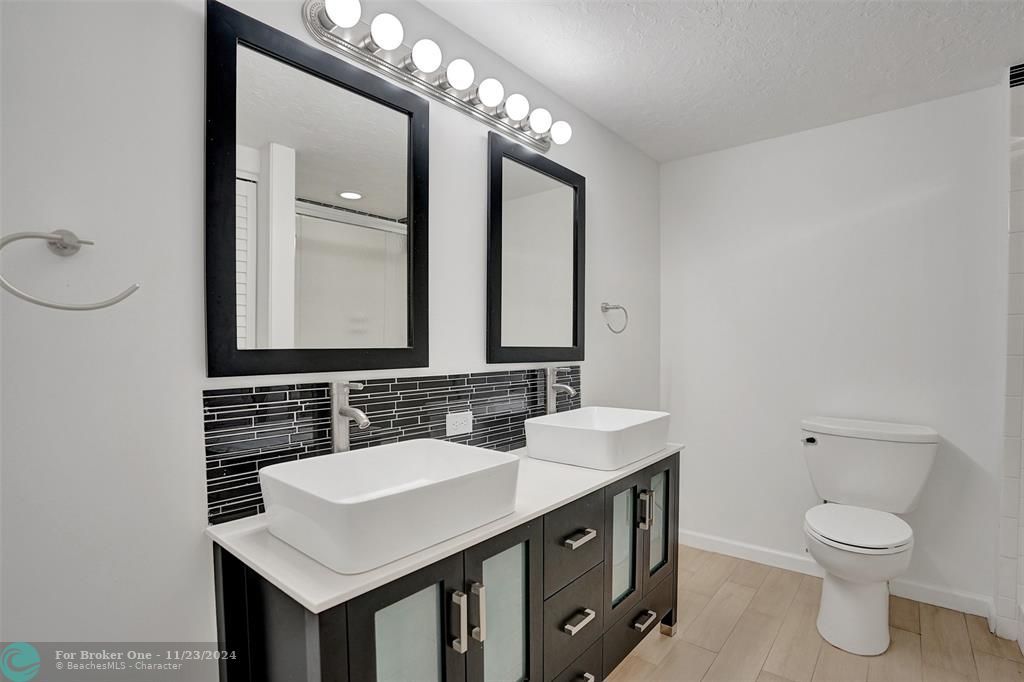 For Sale: $485,000 (2 beds, 2 baths, 1047 Square Feet)