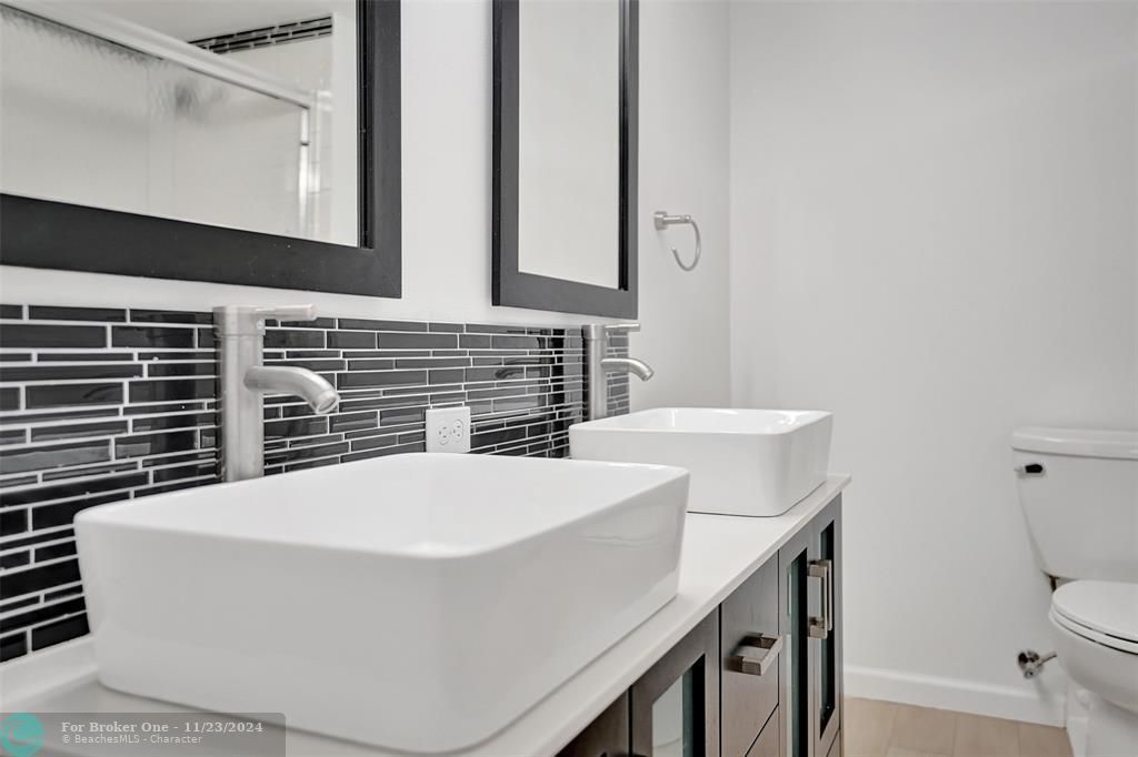 For Sale: $485,000 (2 beds, 2 baths, 1047 Square Feet)