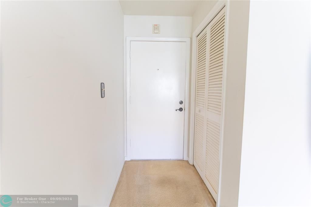 For Sale: $167,000 (1 beds, 1 baths, 750 Square Feet)