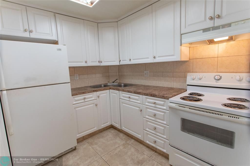 For Sale: $167,000 (1 beds, 1 baths, 750 Square Feet)