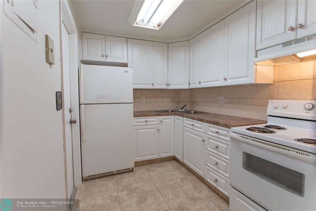 For Sale: $167,000 (1 beds, 1 baths, 750 Square Feet)