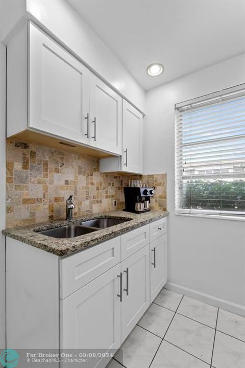 For Rent: $1,695 (1 beds, 1 baths, 723 Square Feet)