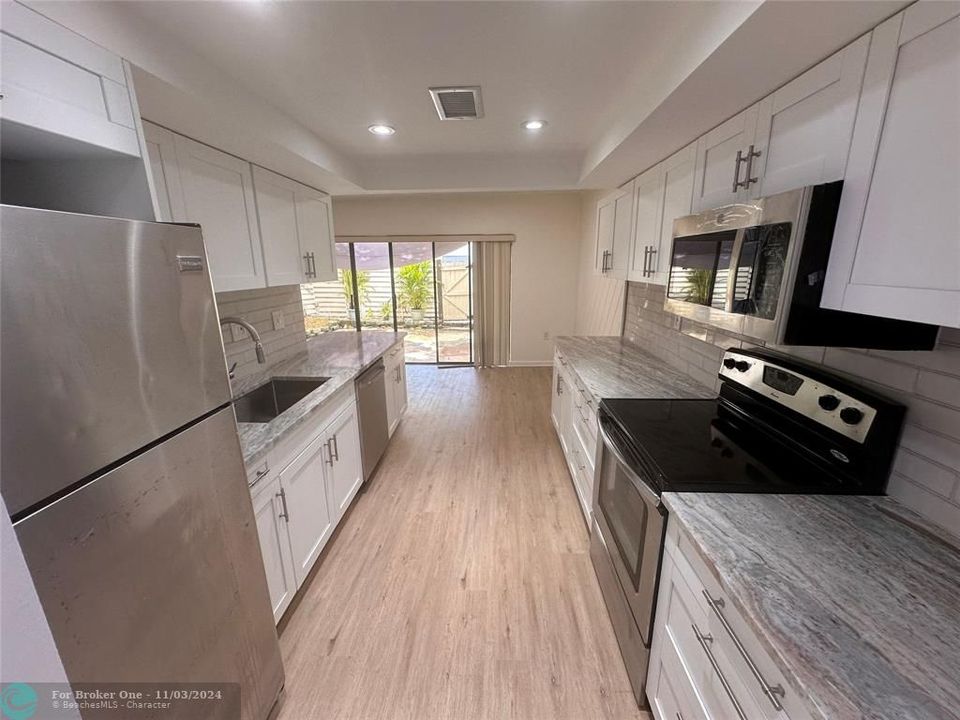 For Sale: $424,500 (2 beds, 1 baths, 1035 Square Feet)