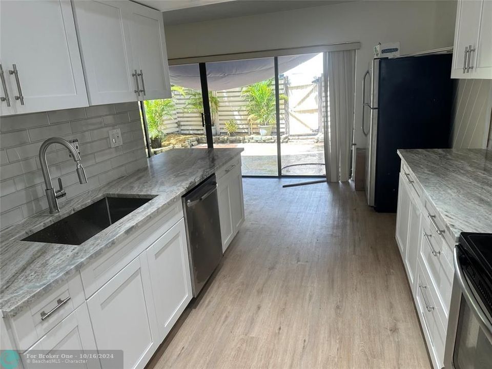 For Sale: $424,500 (2 beds, 1 baths, 1035 Square Feet)