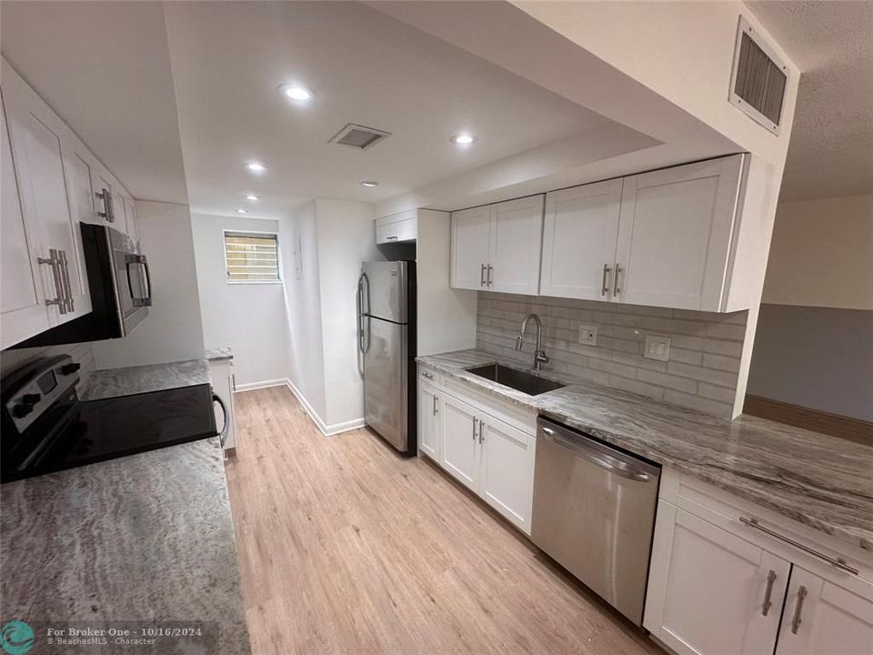 For Sale: $424,500 (2 beds, 1 baths, 1035 Square Feet)