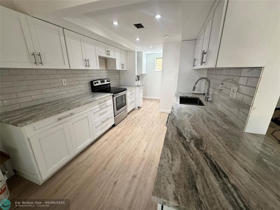 For Sale: $424,500 (2 beds, 1 baths, 1035 Square Feet)